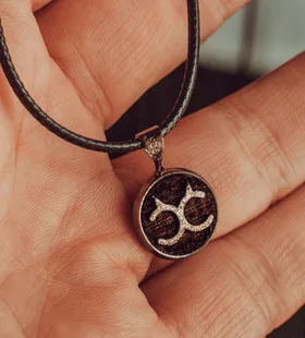 Discreet Cuckold Stag symbolic pendant