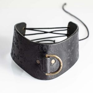 Leather baroque collar with engraving