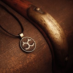 cuckold pendant by La Cortigiana