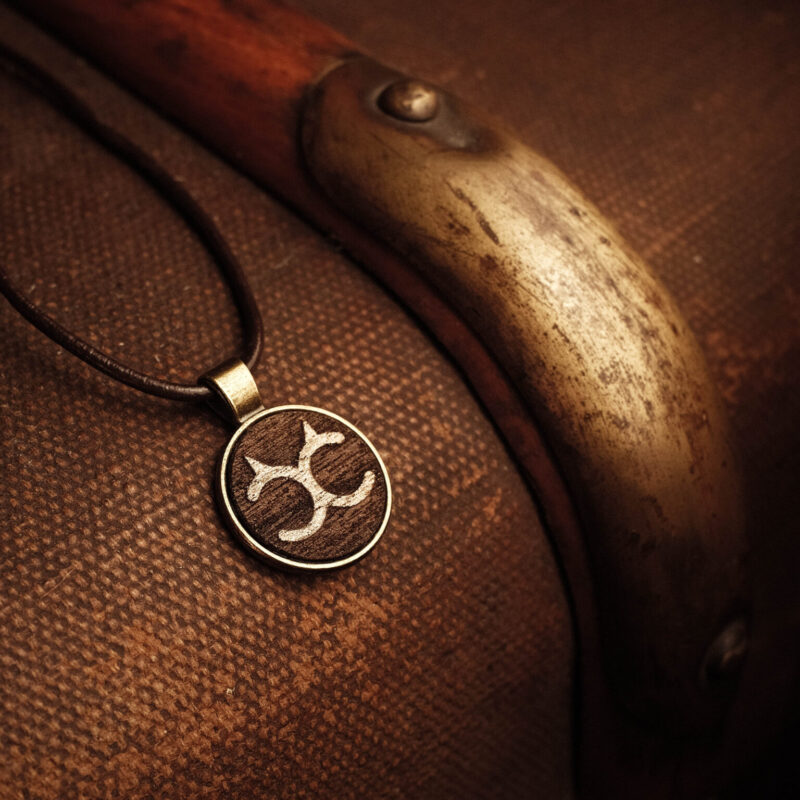 cuckold pendant by La Cortigiana