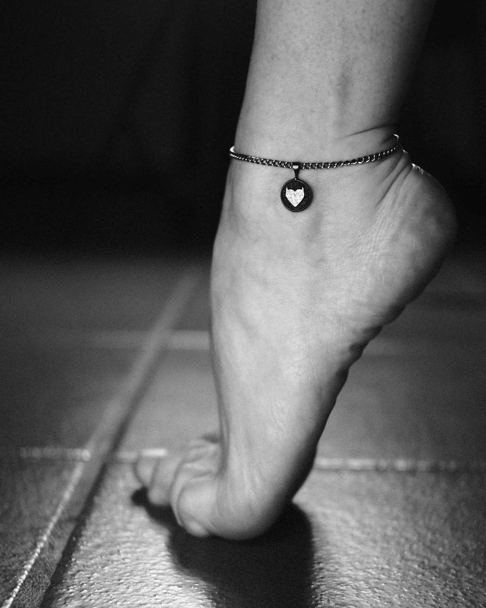 Hotwife Anklet “Devoted Heart” – Personalized Symbol of Desire by La Cortigiana