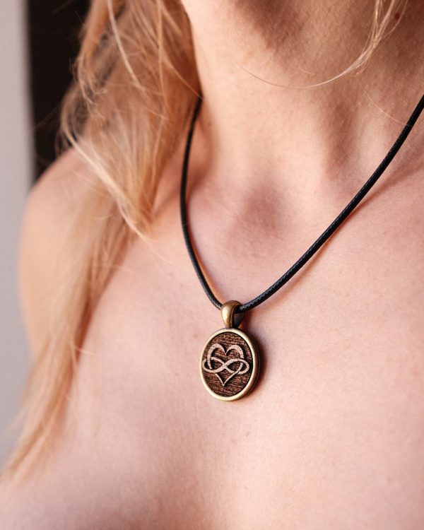 Polyamory pendant by La Cortigiana