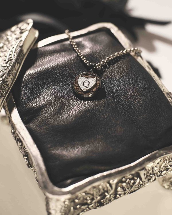 Hotwife pendant by La Cortigiana