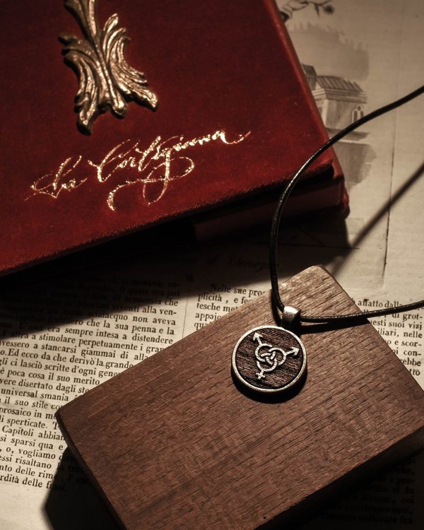 threesome pendant by La Cortigiana