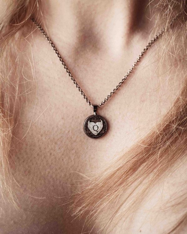 Hotwife pendant by La Cortigiana