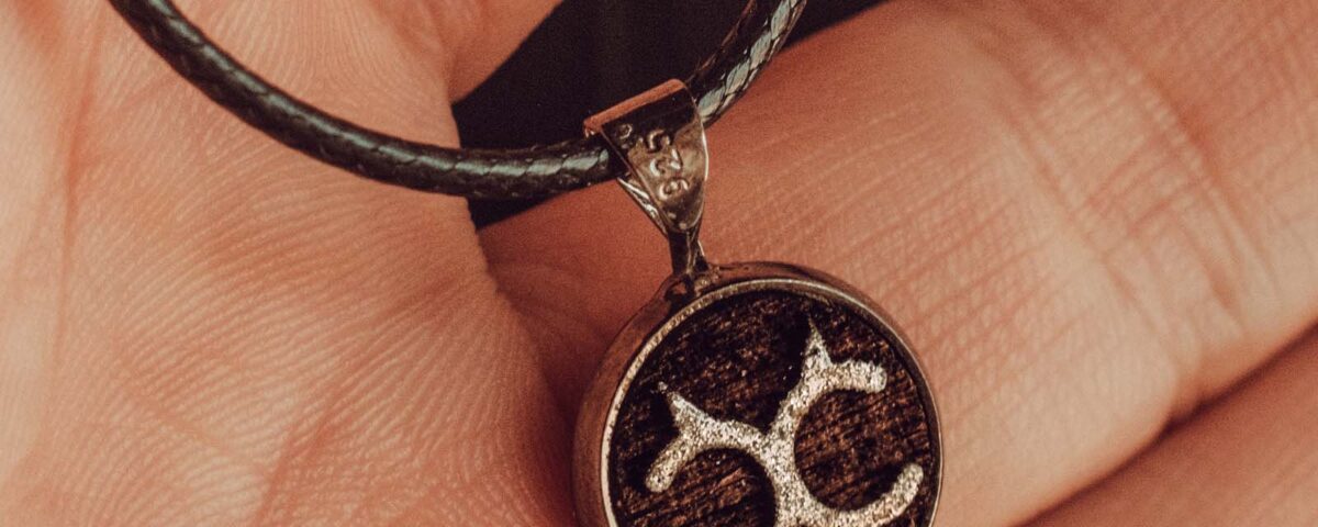 cuckold stag pendant by La Cortigiana