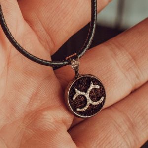 cuckold stag pendant by La Cortigiana