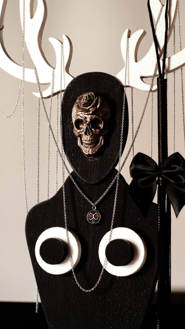 cuckold stag pendant by La Cortigiana