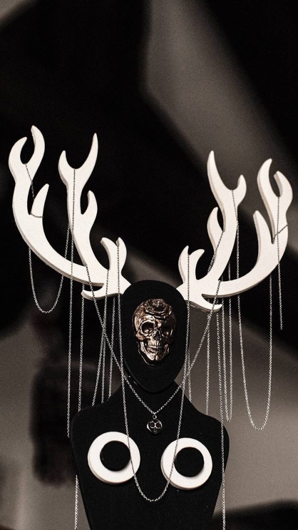 cuckold stag pendant by La Cortigiana