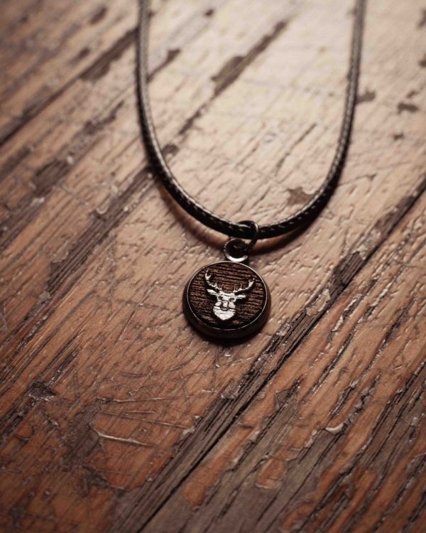 Stag pendant by La Cortigiana