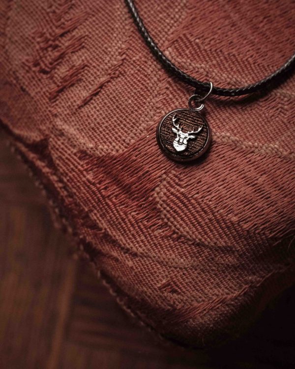Stag pendant by La Cortigiana