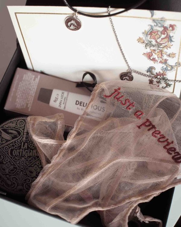 stag and vixen gift box by La Cortigiana