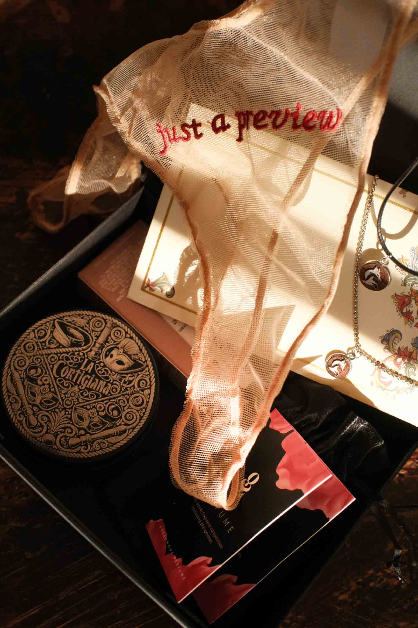 La Cortigiana handmade ritual set and gift box