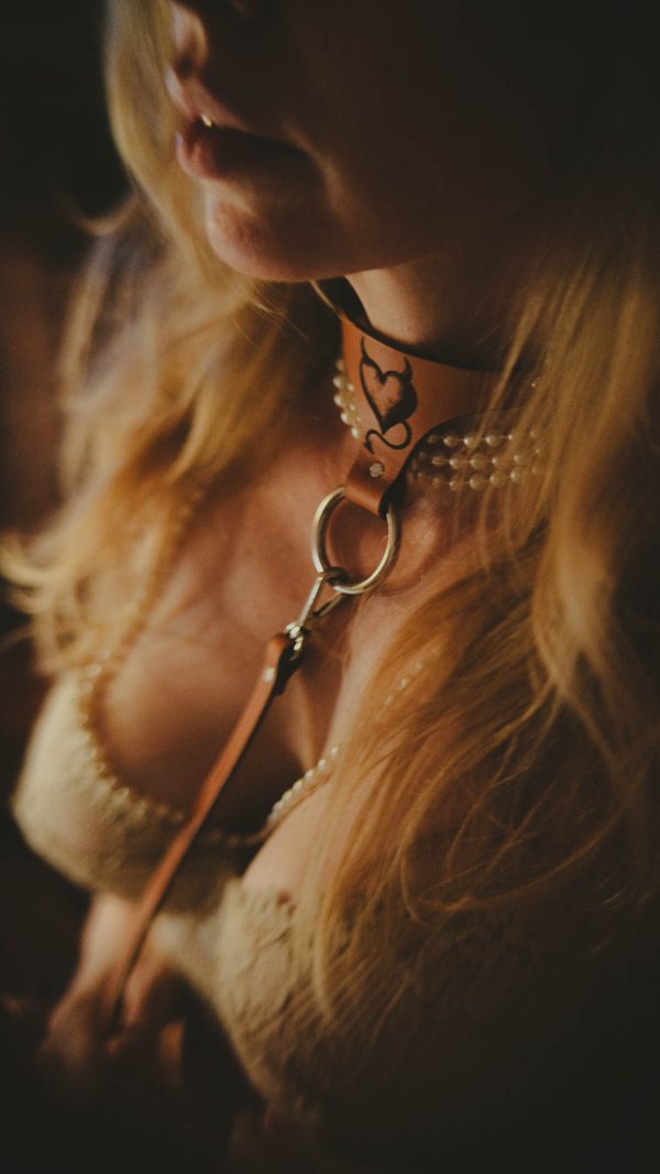 hotwife vixen choker
