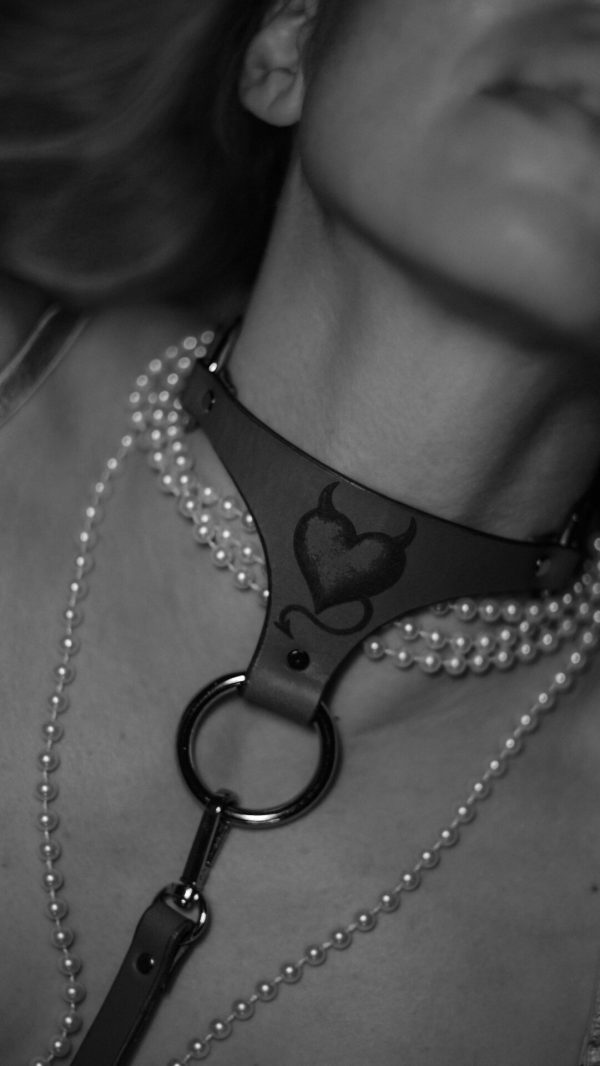 hotwife vixen choker