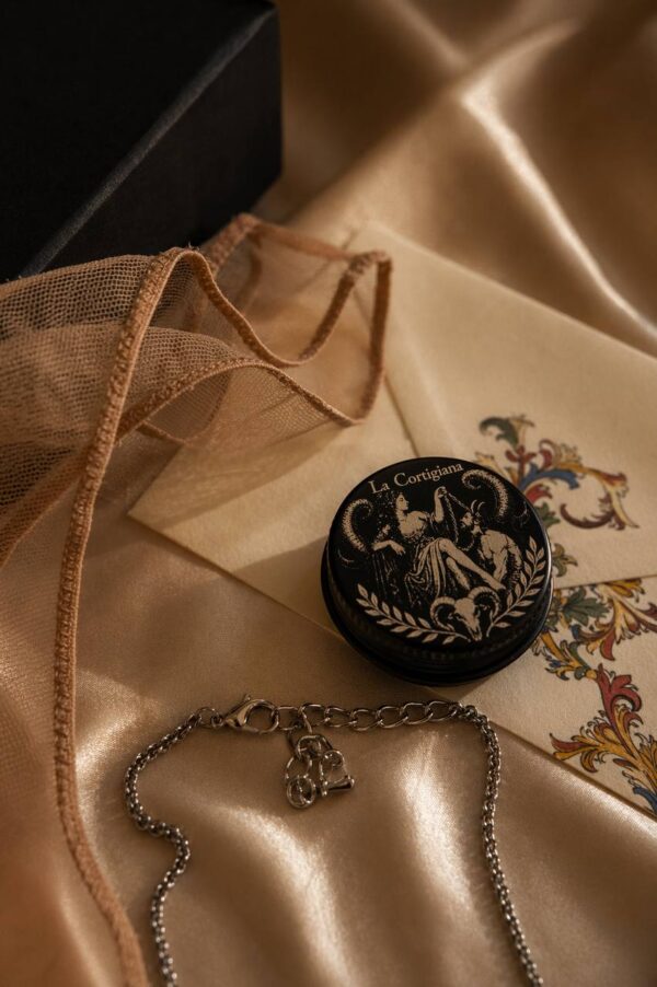 Couple gift box by La Cortigiana