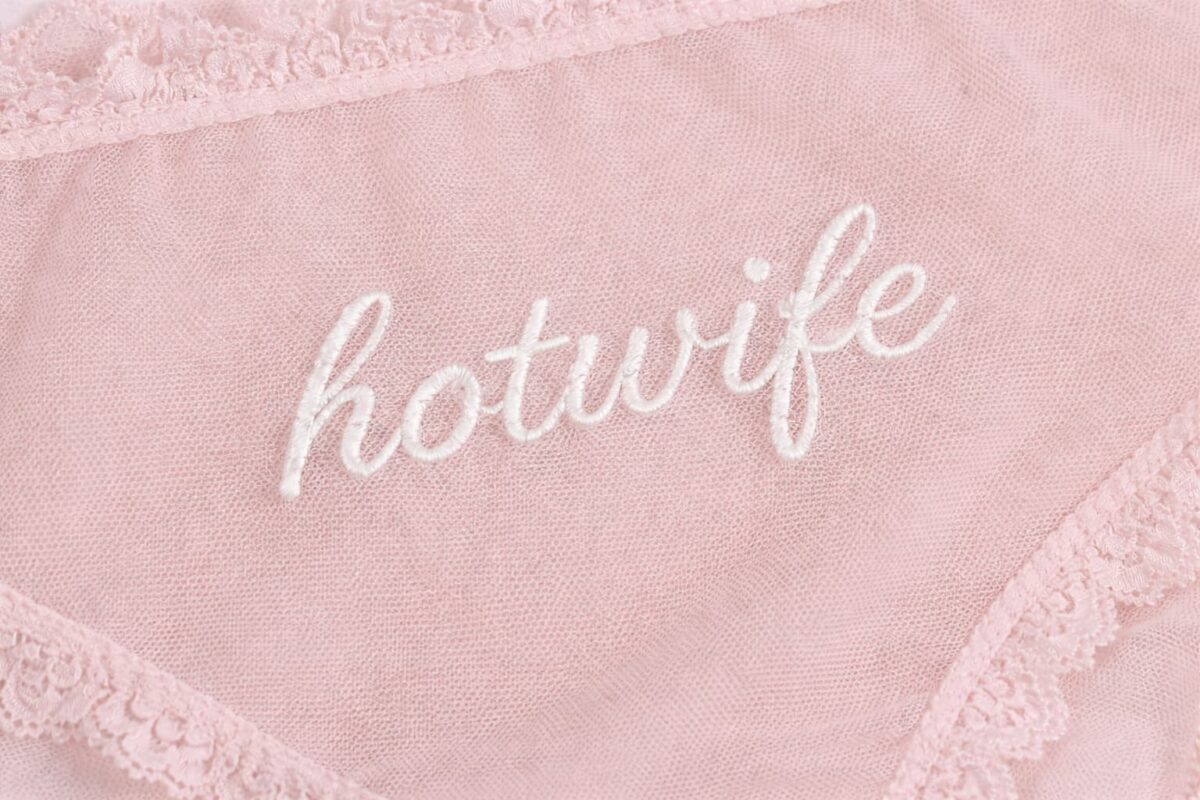 Slipje van mesh met strikjes aan de zijkant van La Cortigiana