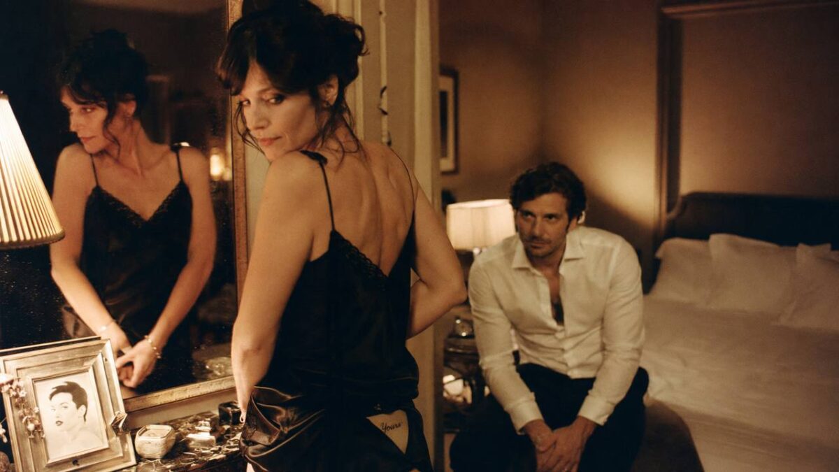 Vintage hotel room couple - psychology of the private signal